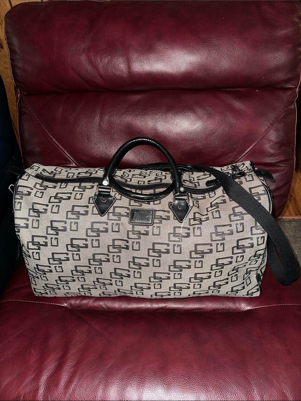 GUESS unisex monogram Weekender Luggage Bag. Flawless condition. NWOT.